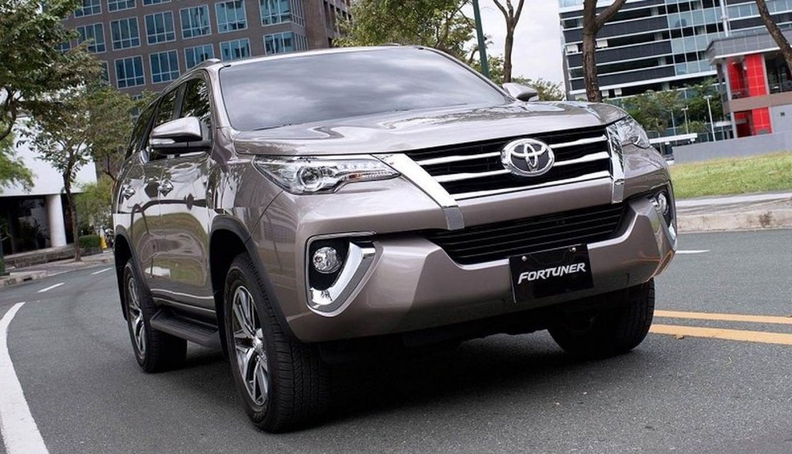 Toyota Fortuner bất ngờ quay lại bảng xếp hạng cho thấy sức hút của mẫu SUV này