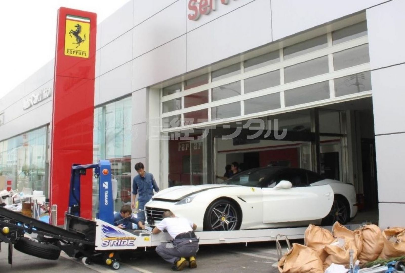 Showroom xe Ferrari thiệt hại khoảng 9 triệu USD sau khi bị ngập sâu trong nước biển
