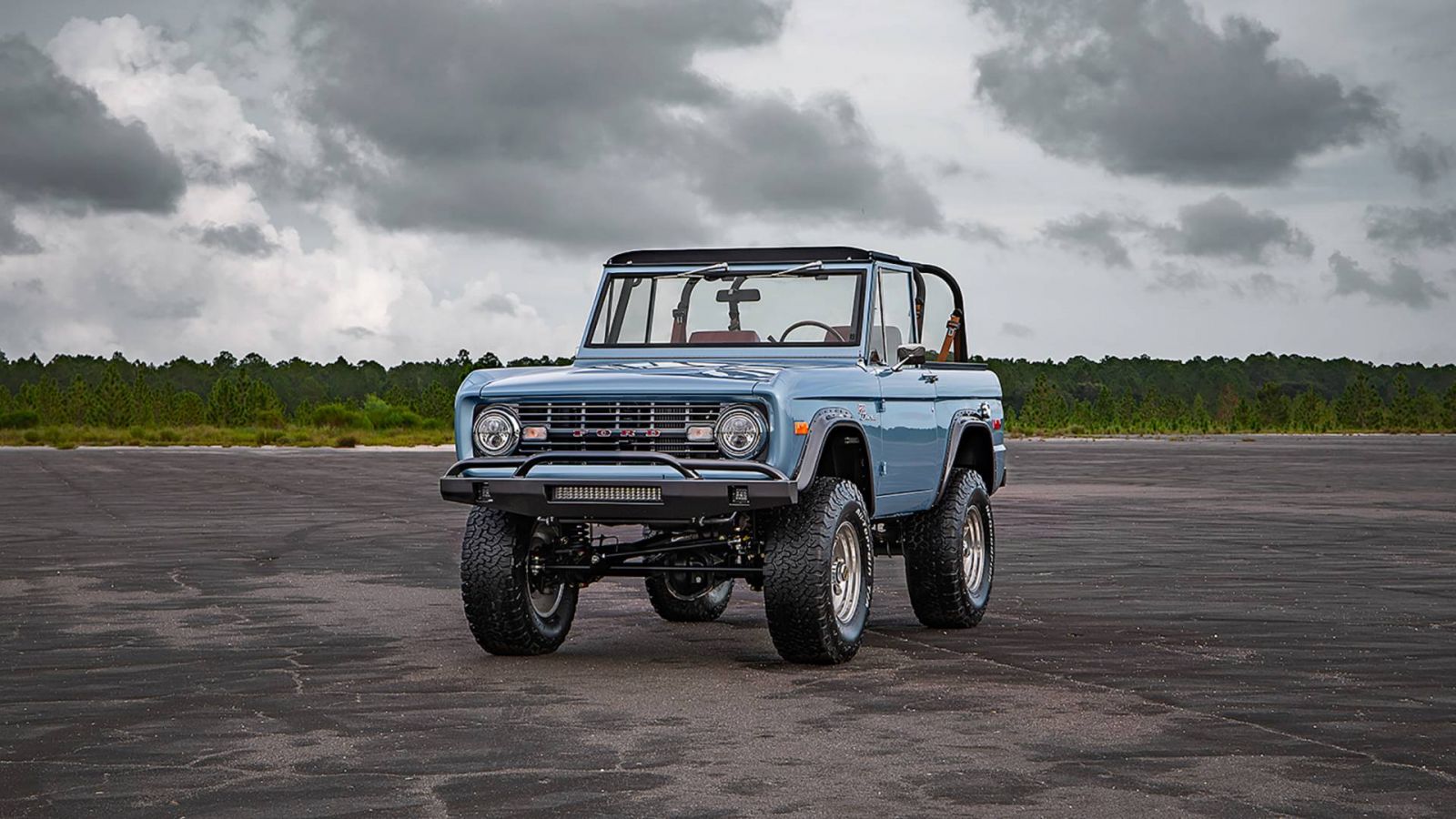 Thiết kế đầu xe Ford Bronco 1973 vẫn được giữ nguyên