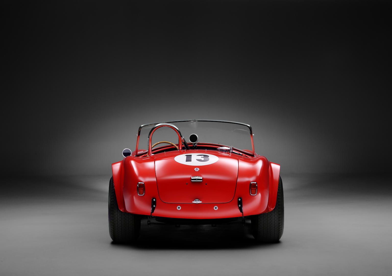 Thiết kế đuôi xe Shelby Cobra 289ci 1964
