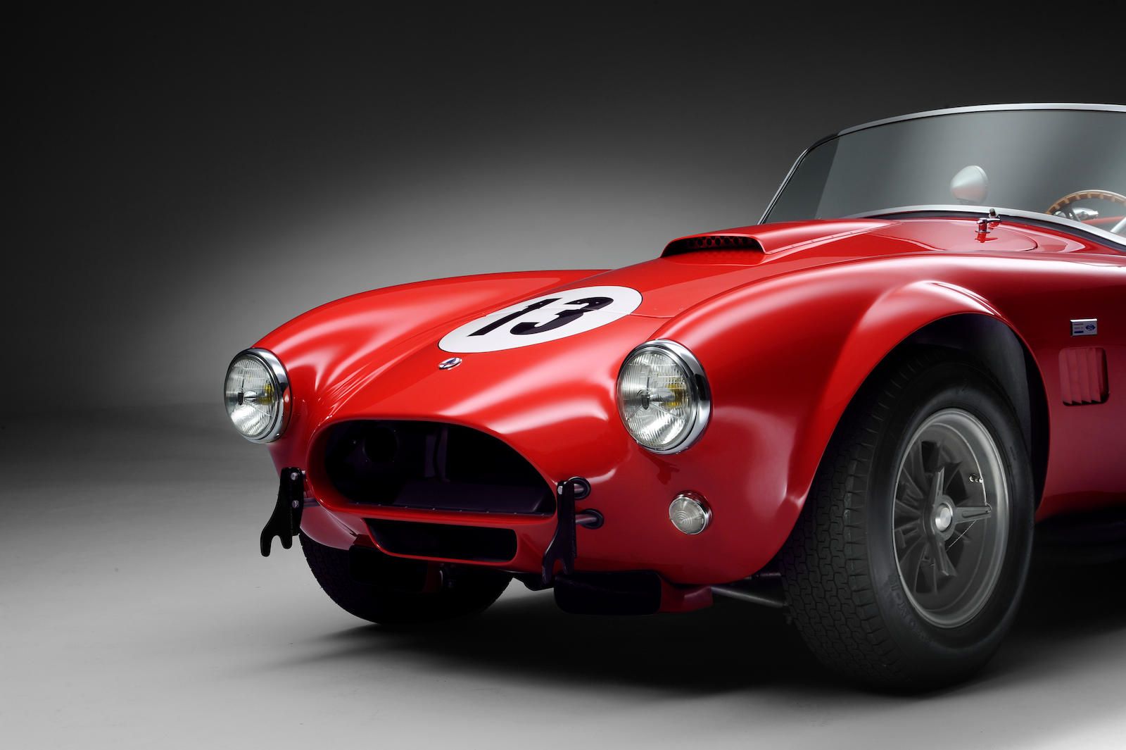 Thiết kế đèn pha đặc trưng trên Shelby Cobra 289ci 1964