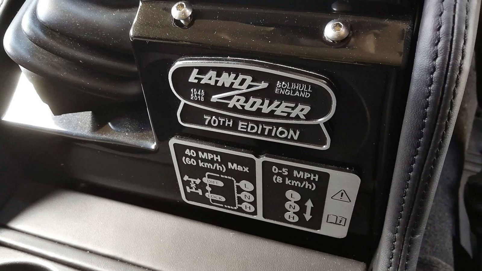 Phiên bản Ngoài ra, Land Rover Defender kỉ niệm 70 năm thành lập hãng