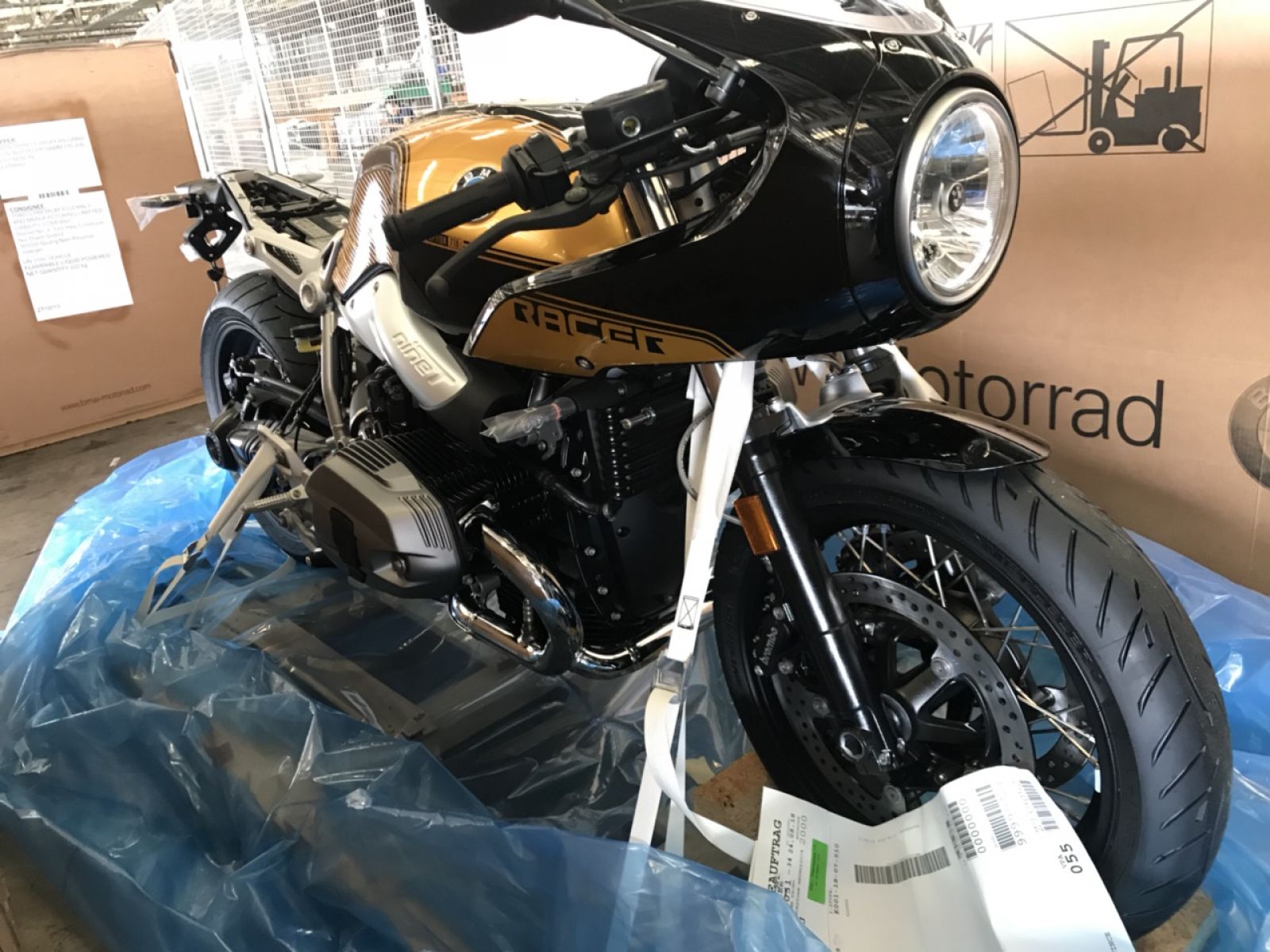 Mẫu xe BMW R nineT Pure phiên bản gắn bình xăng option 719