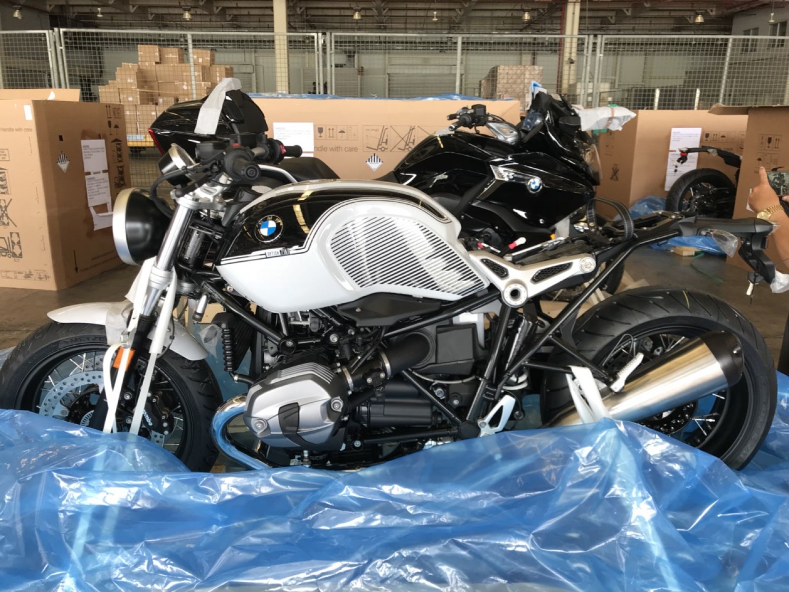 Mẫu xe BMW R nineT Racer phiên bản được gắn bình xăng option 719