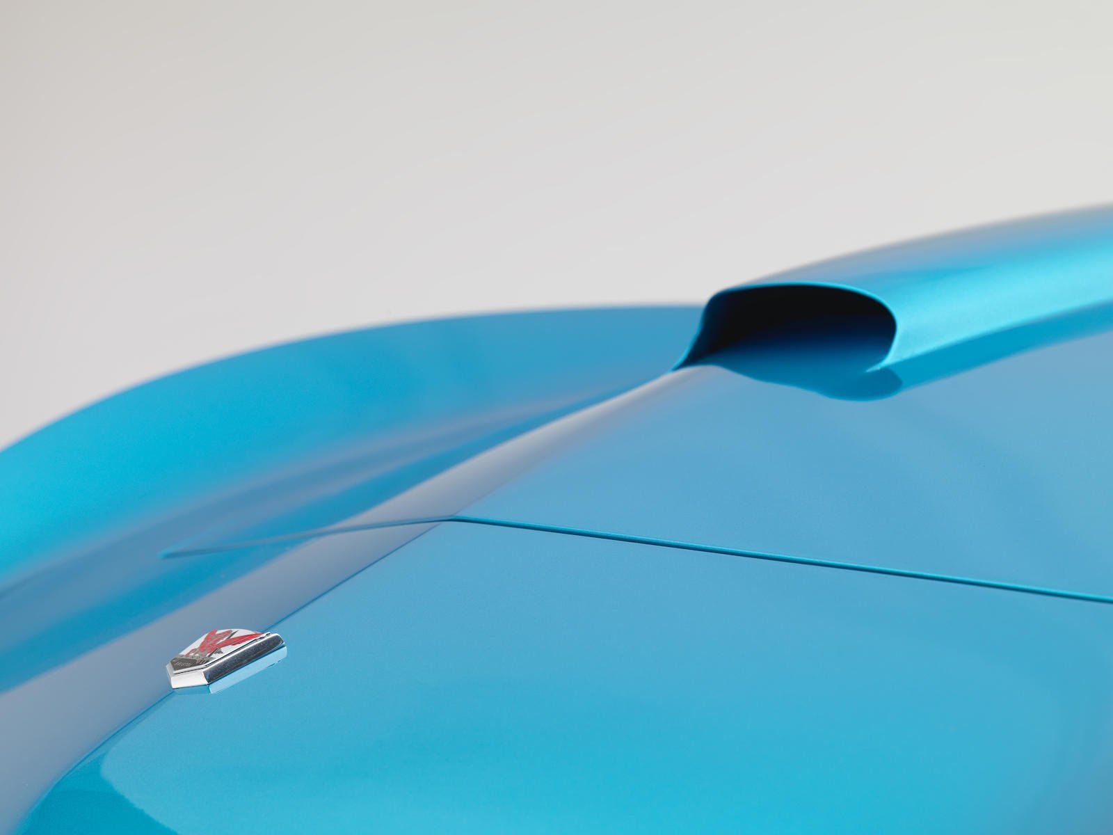 Nắp capô và lỗ hút gió trên Arnold-Bristol Bolide Roadster 1954