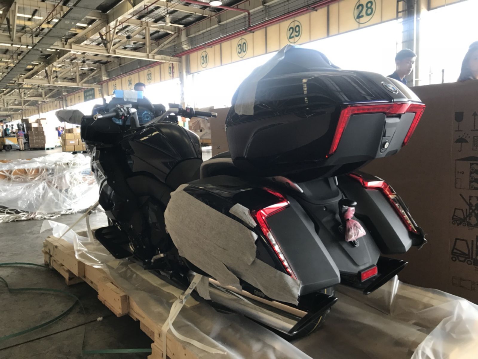 Thiết kế phía sau của mẫu xe touring BMW Motorrad K1600 Grand America