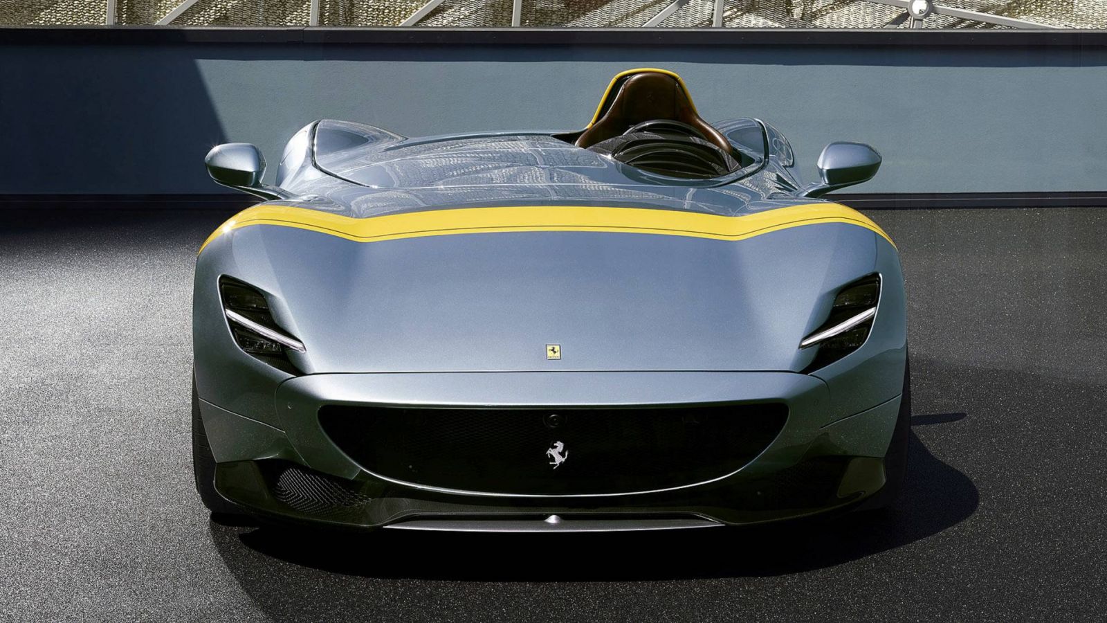 Ferrari Monza SP1 chỉ có duy nhất 1 chỗ ngồi với trang bị hướng về người lái