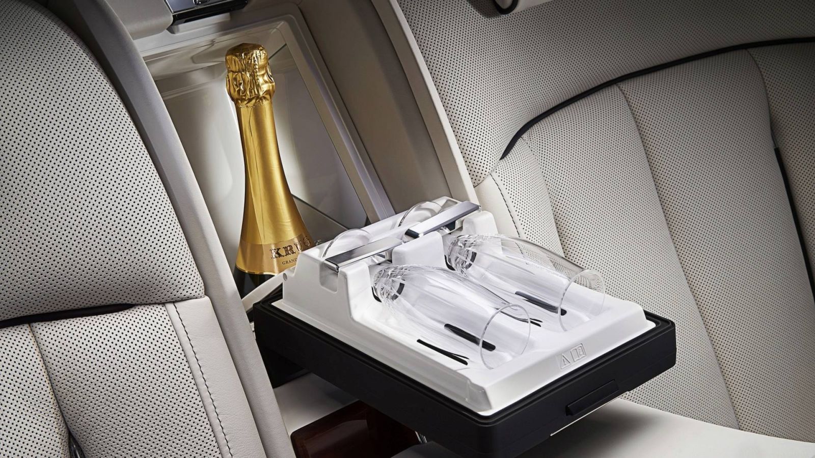 Tủ lạnh trên mẫu Roll-Royce Phantom
