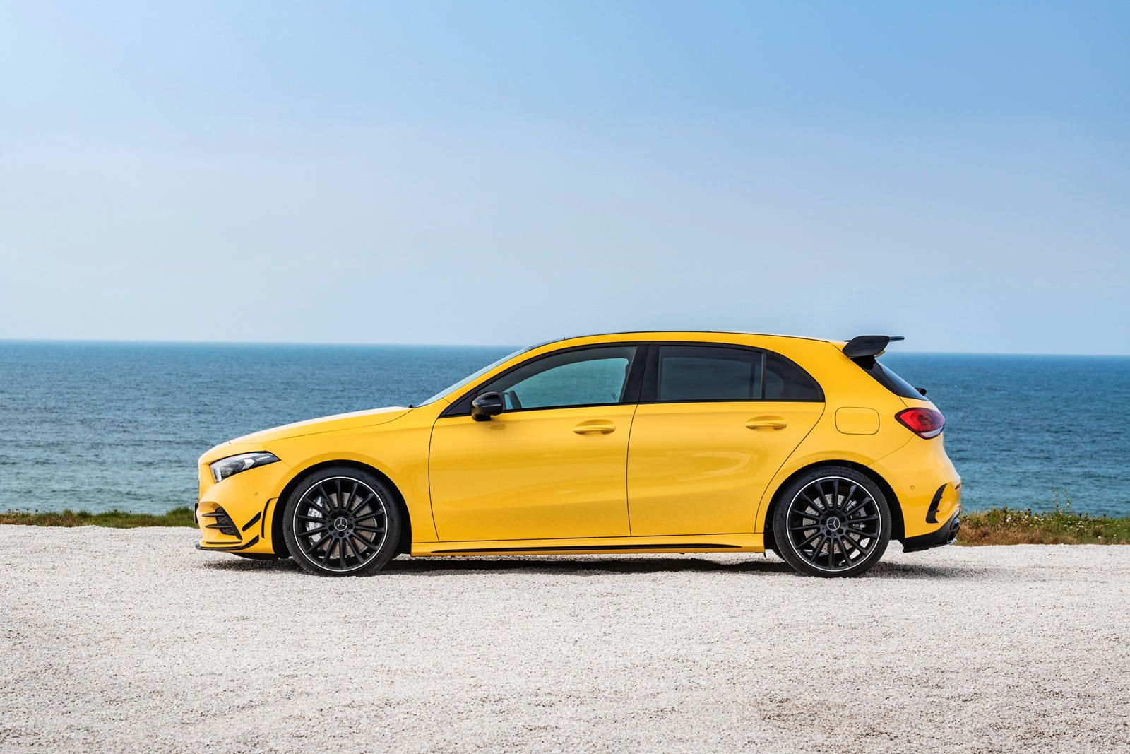Xe được AMG trang bị thêm nhiều bộ phận tăng hiệu suất 