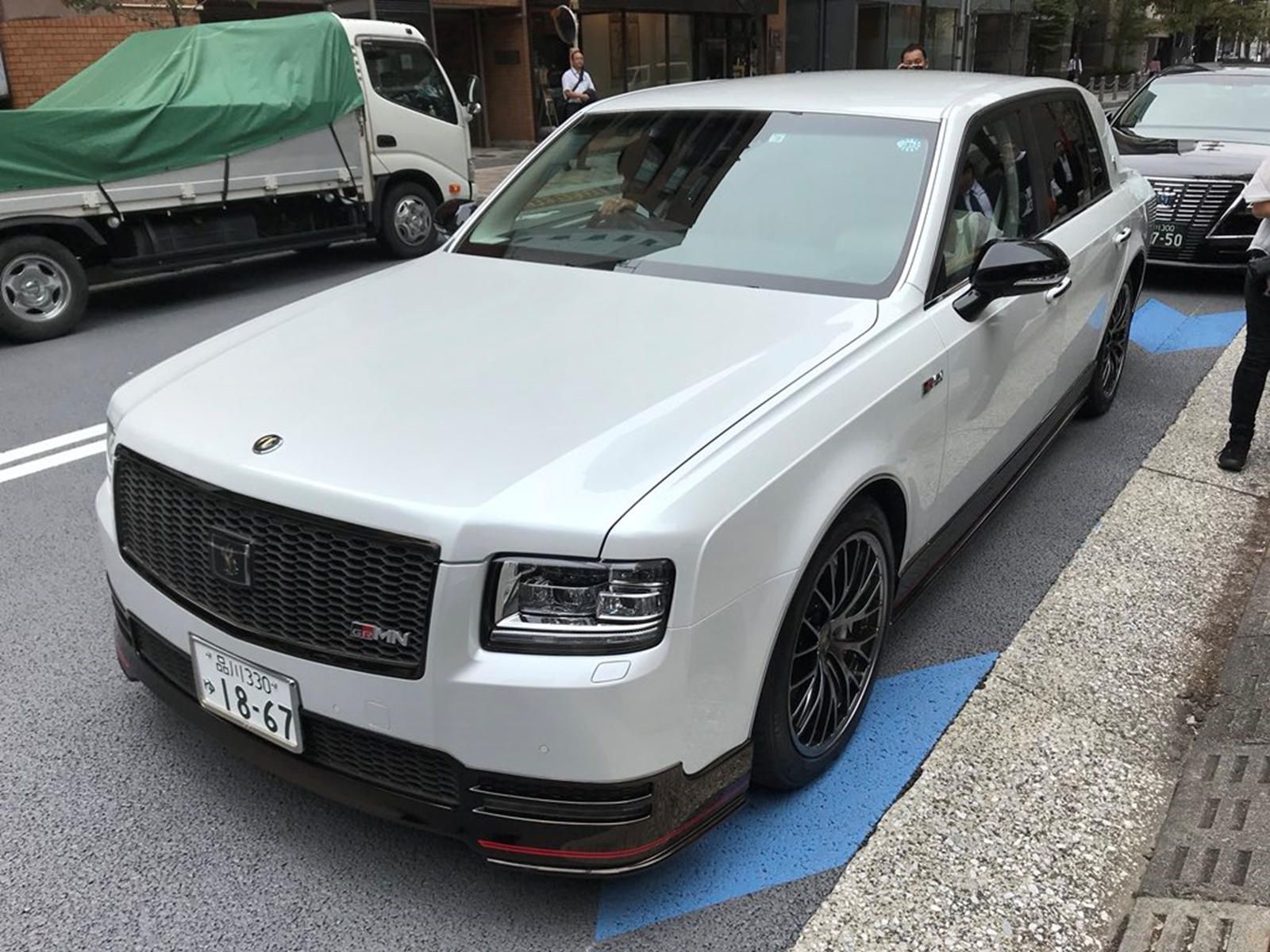 Toyota Century GRMN là thành quả giữa Toyota và GRMN
