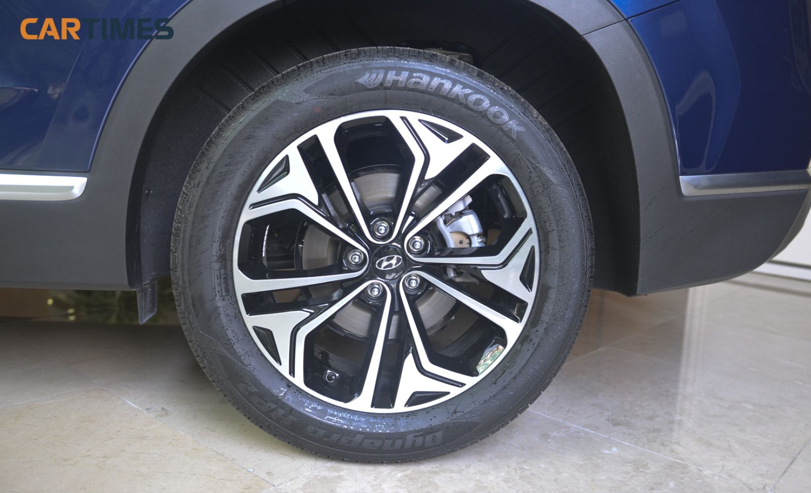 Thiết kế la zăng 19 inch trên Hyundai Santa Fe 2019