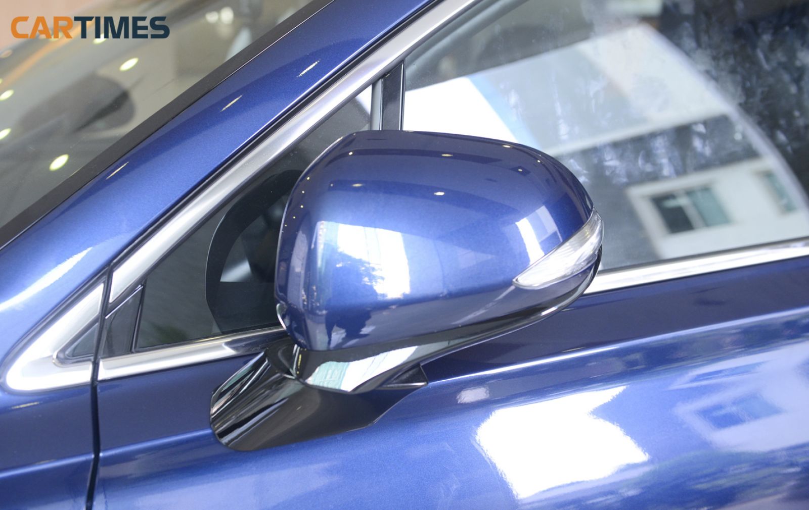 Gương chiếu hậu tích hợp báo rẽ chỉnh điện của Hyundai Santa Fe 2019