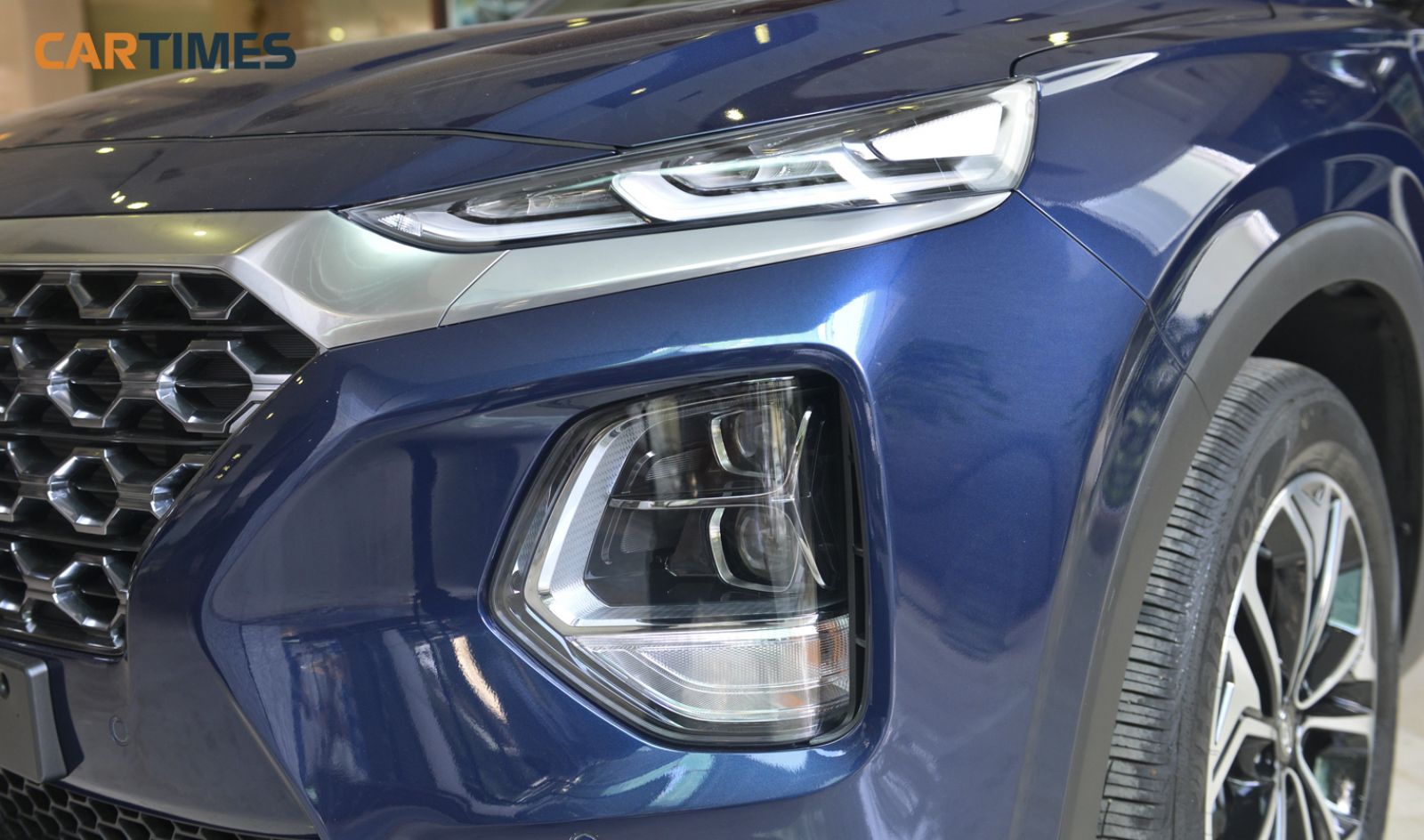 Đèn pha của Hyundai Santa Fe 2019