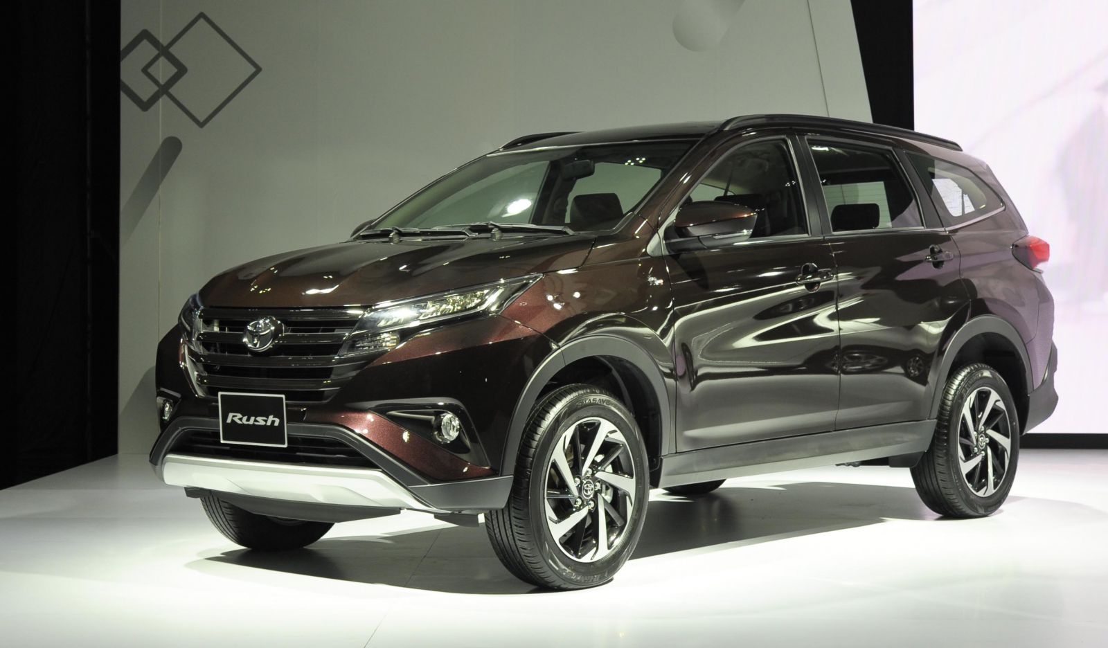 Toyota Rush có dấu hiệu chững lại sau tháng đầu doanh số tốt