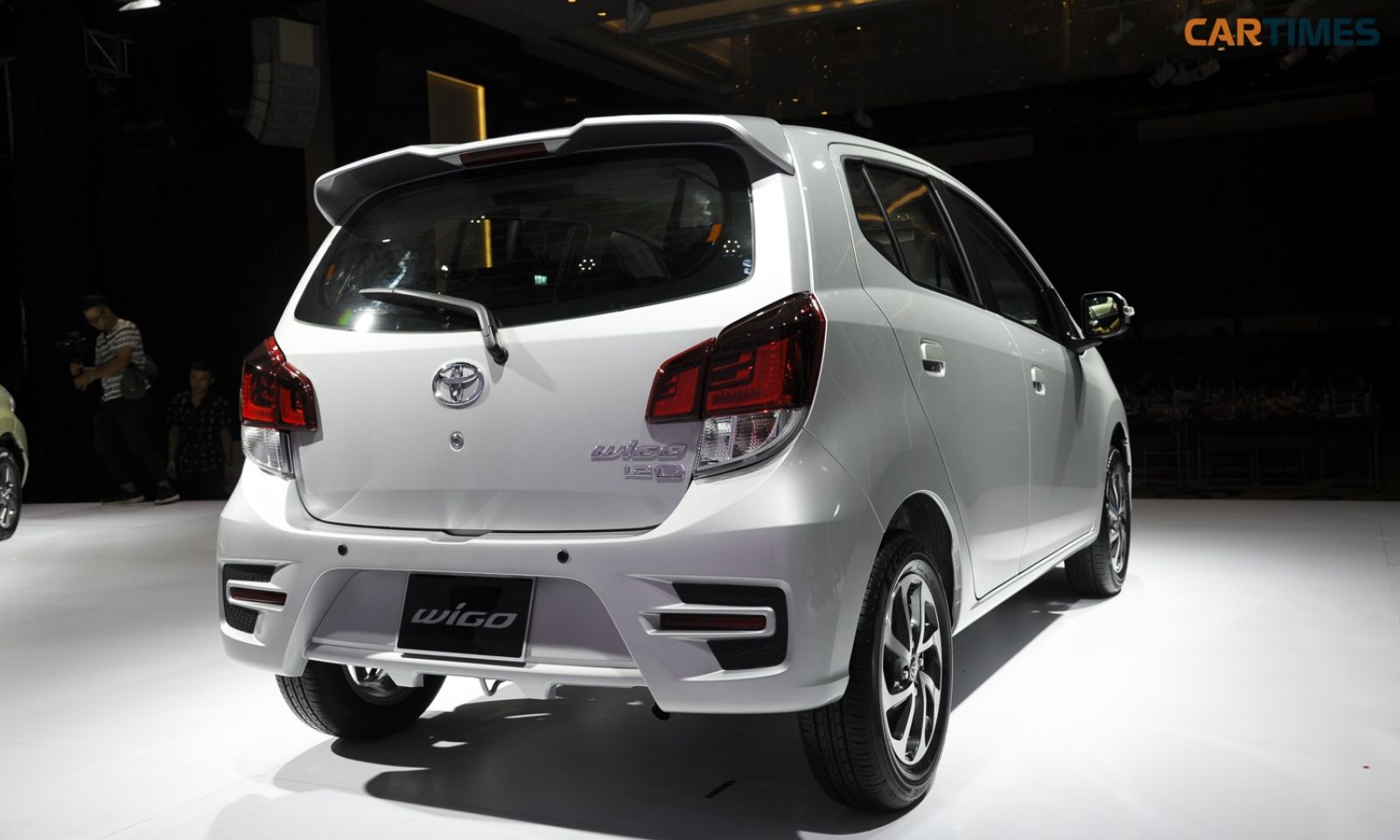 Toyota Wigo được phân phối với 2 phiên bản 1.2 MT và 1.2 AT