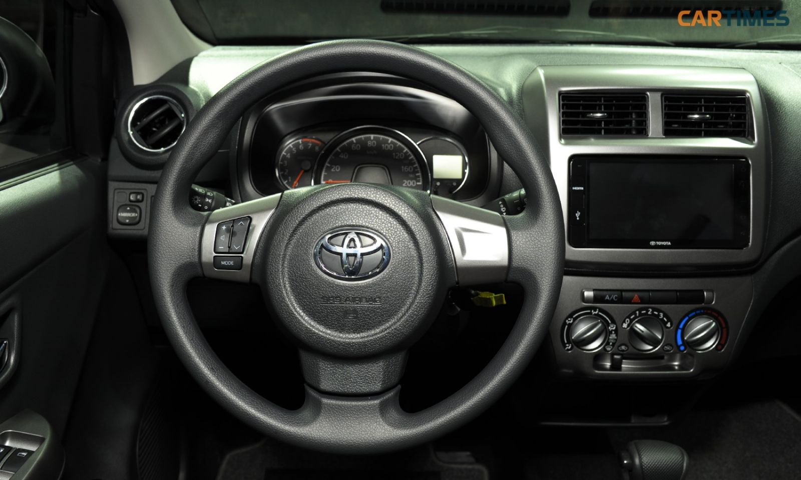 Thiết kế vô lăng trên xe Toyota Wigo