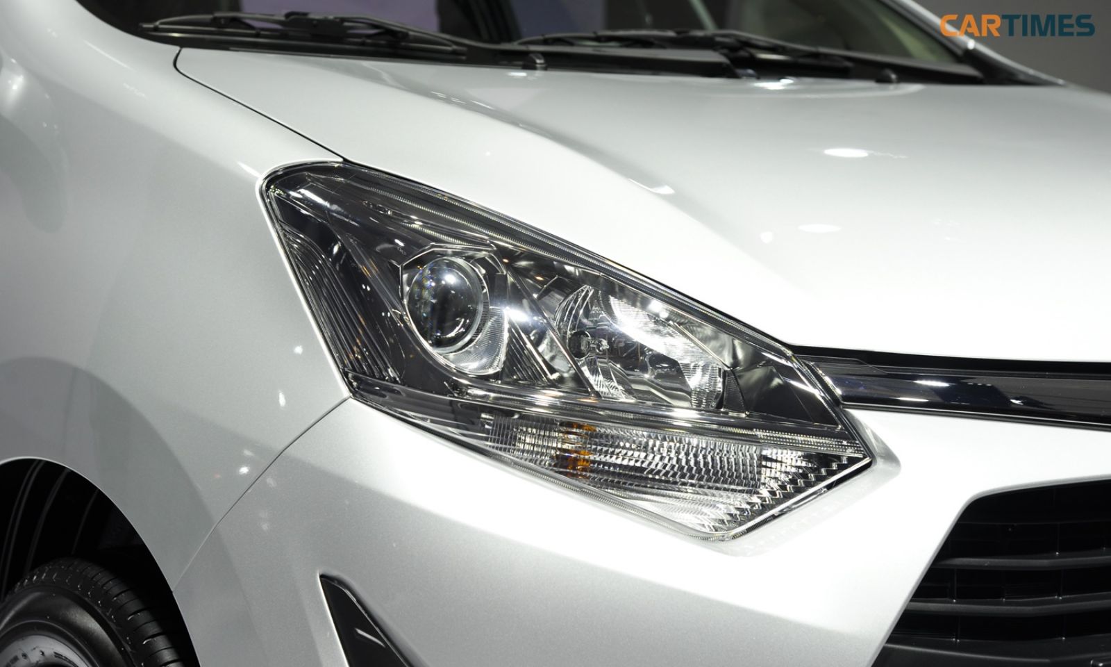 Toyota Wigo sở hữu thiết kế đèn pha Projector halogen