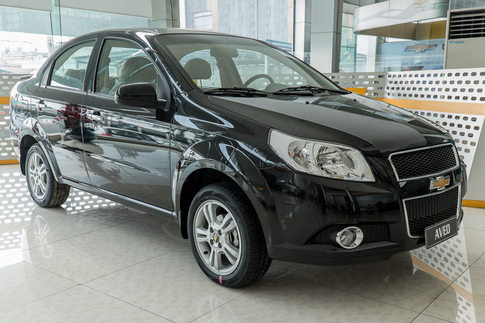 Giá xe Chevrolet Aveo giảm tới 80 triệu đồng