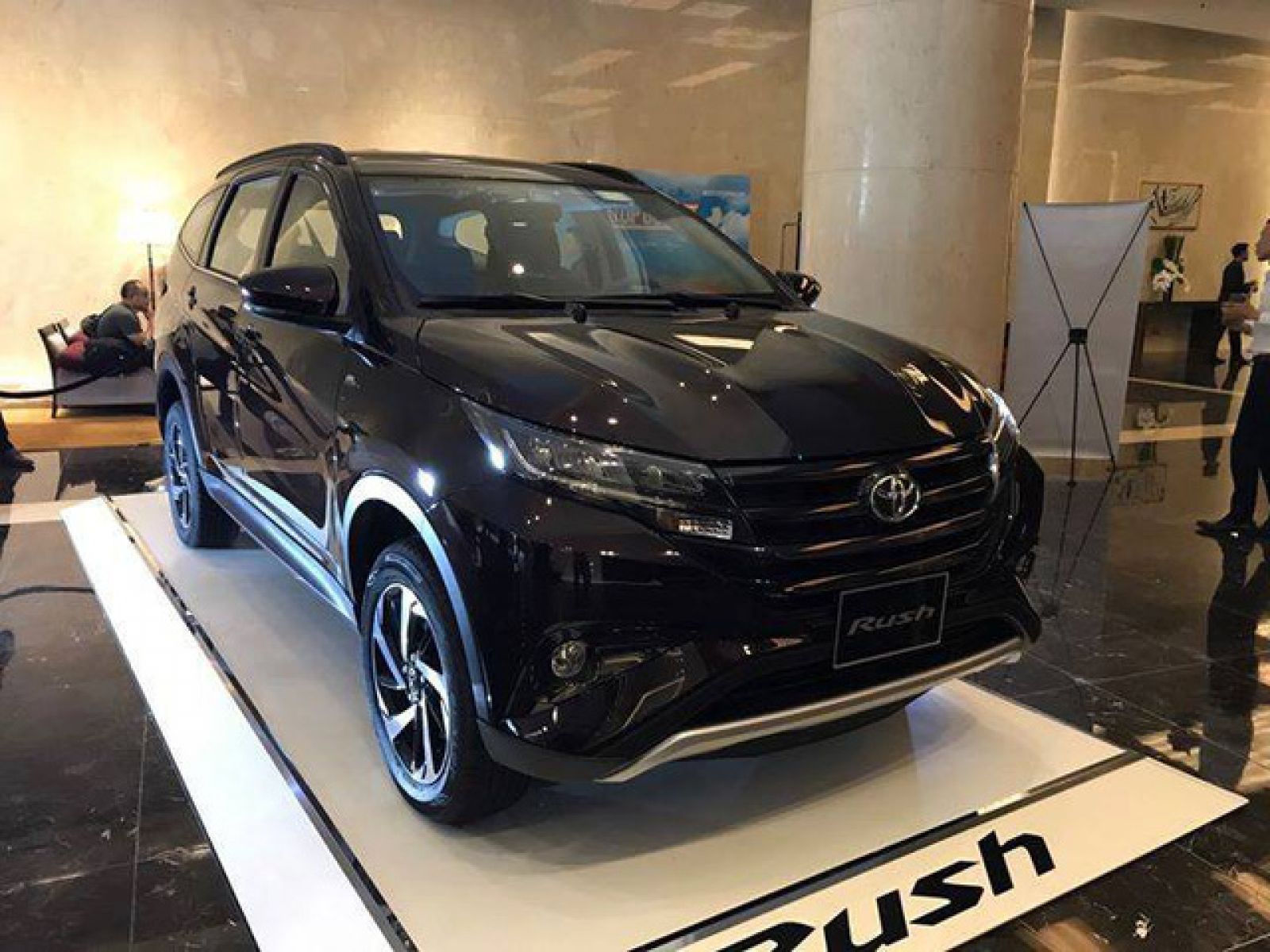 Toyota Rush sẽ cạnh tranh trực tiếp với Mitsubishi Xpander