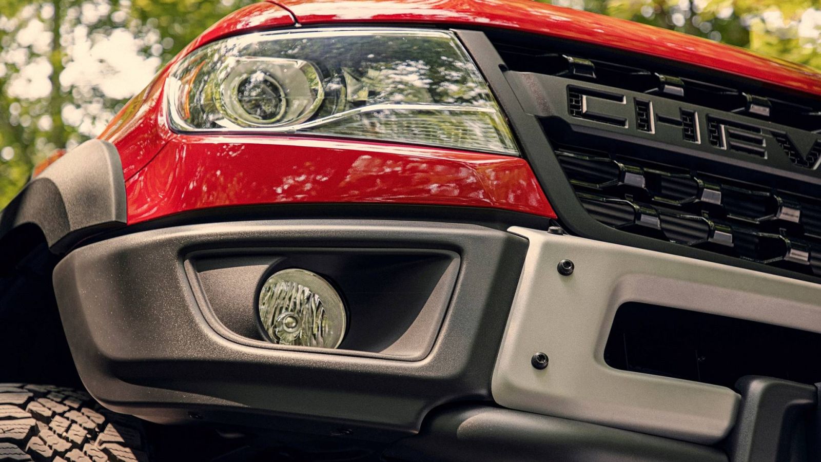 Thiết kế đèn pha và đèn sương mù Chevrolet Colorado ZR2 Bison