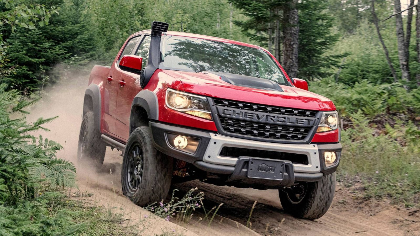 Phần đầu xe được thiết kế hầm hố và được bảo vệ tốt hơn khi đi offroad
