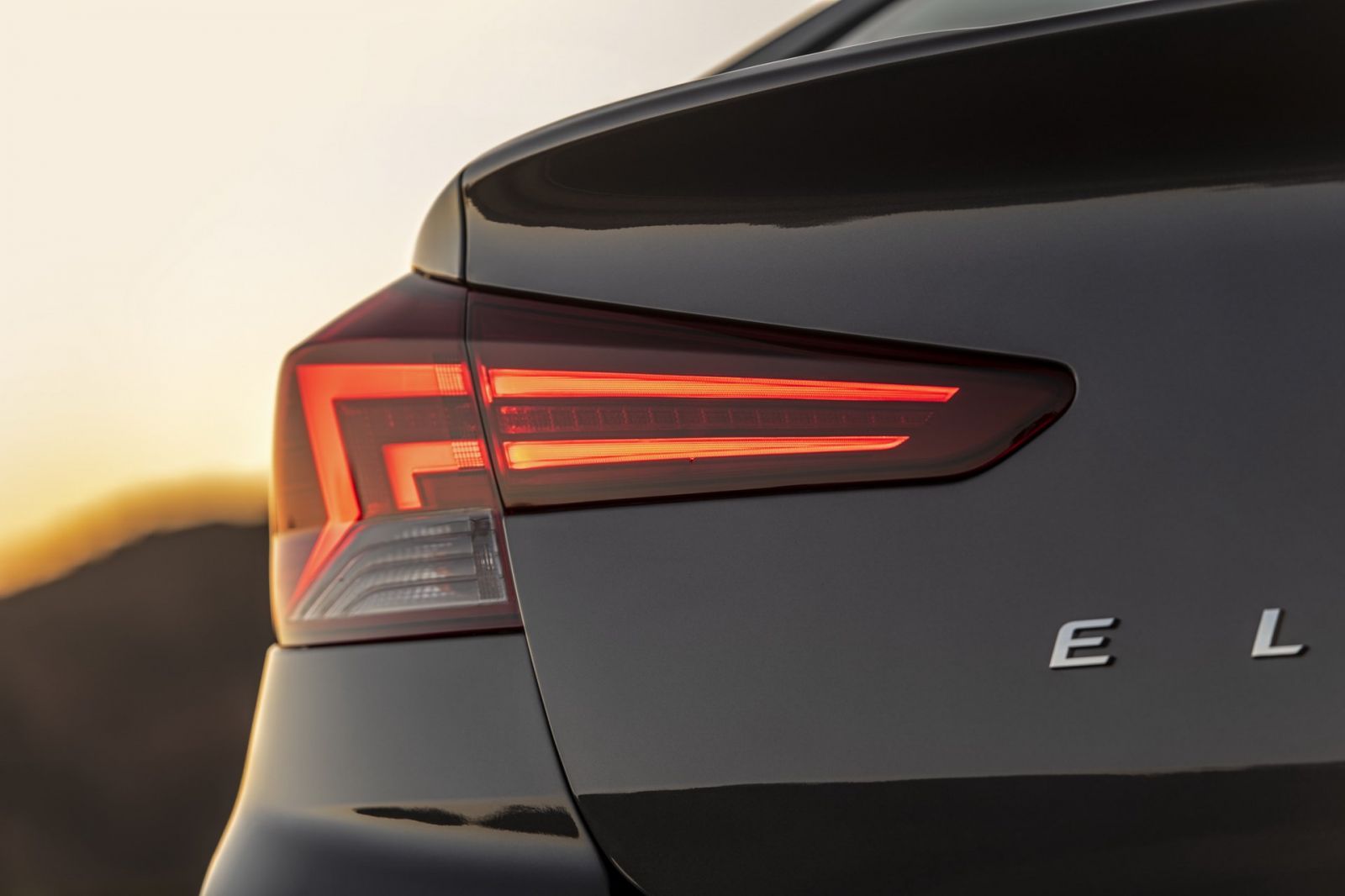 Thiết kế đèn hậu Hyundai Elantra 2019