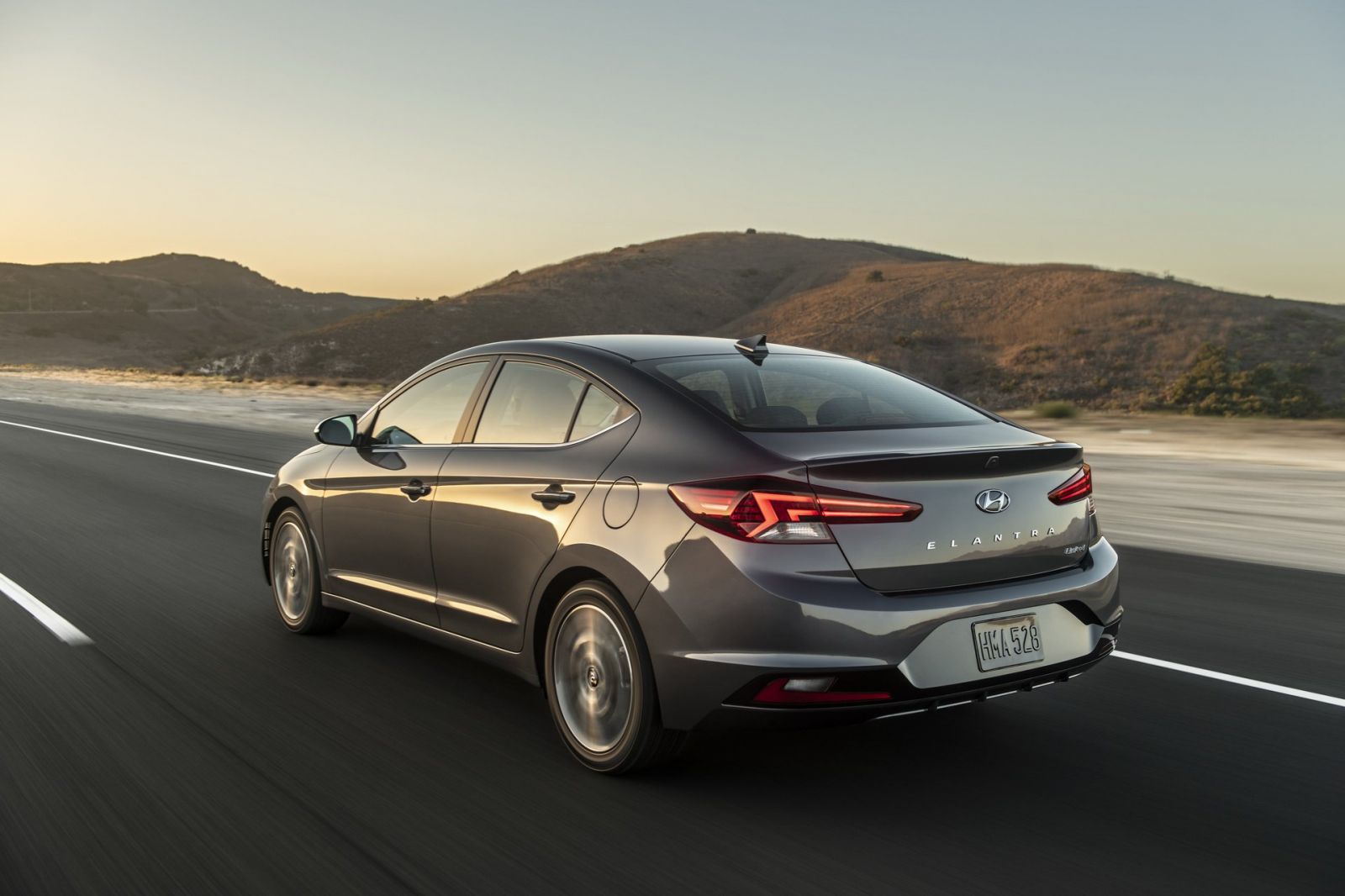 Thiết kế đuôi xe Hyundai Elantra 2019