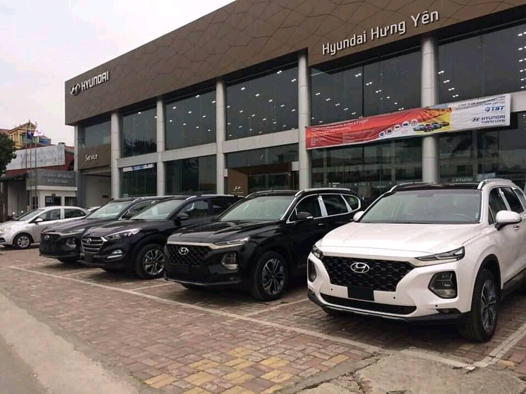 Hyundai Santa Fe 2019 tại một đại lý ở Hưng Yên
