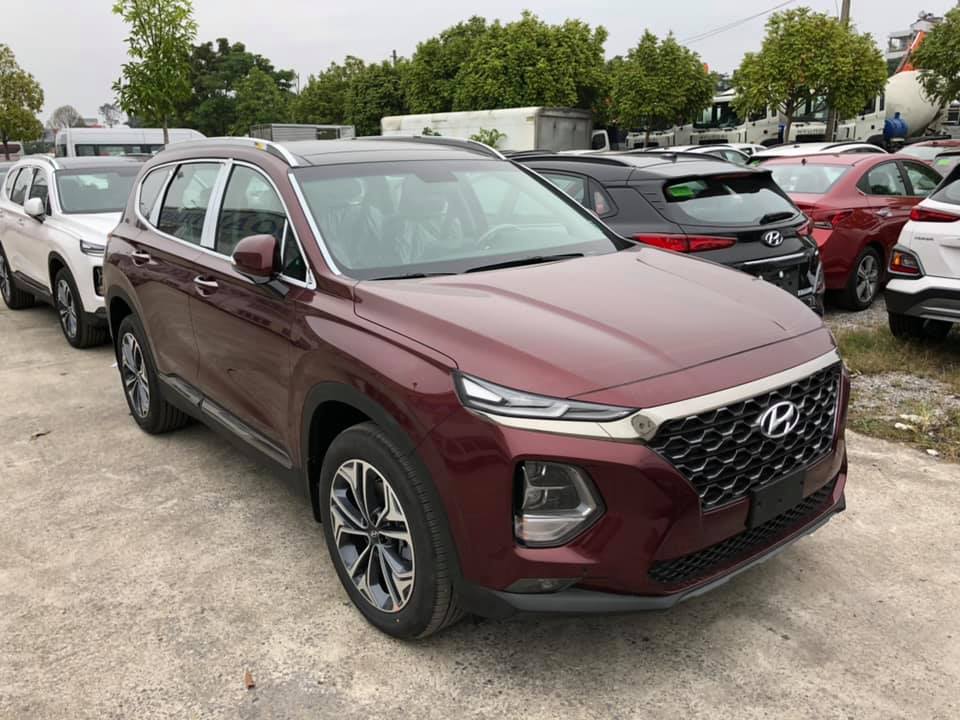 Hyundai Santa Fe 2019 đang vướng phải tình trạng mua "bia kèm lạc"