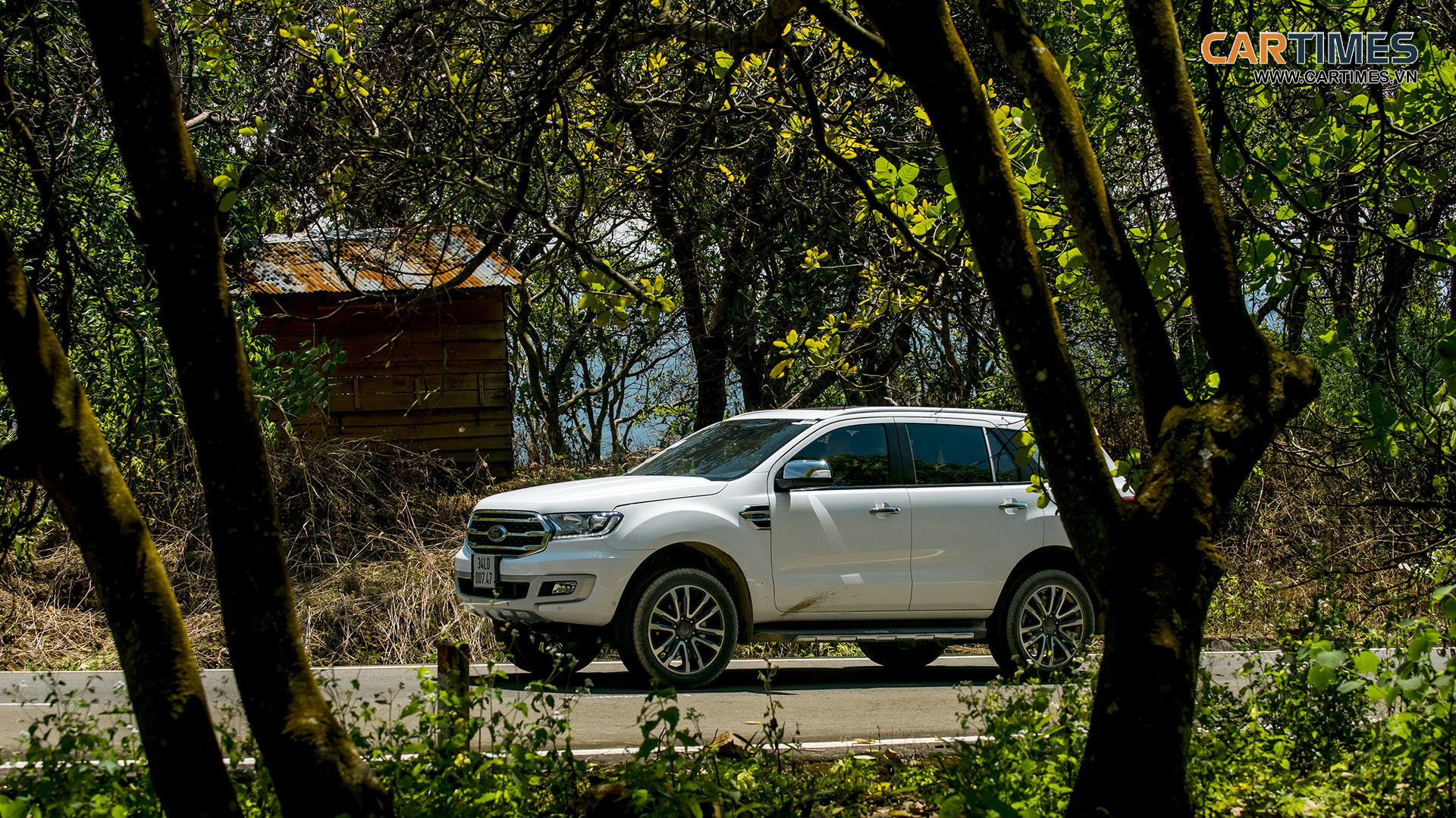 Xe Ford Everest 2018 vừa ra mắt thêm phiên bản số sàn