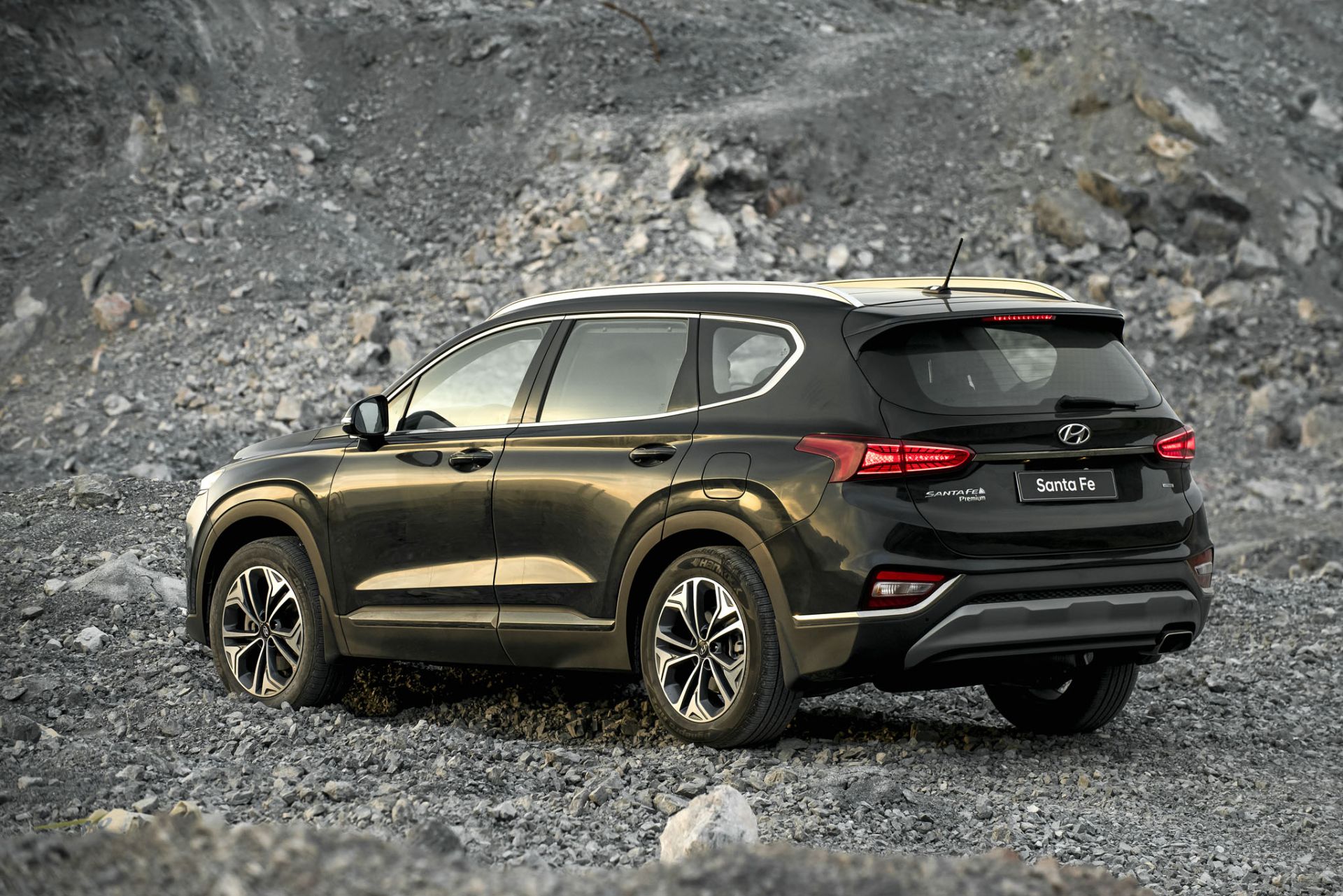 Hyundai Santa Fe 2019 được trang bị hệ thống dẫn động 4 bánh HTRAC
