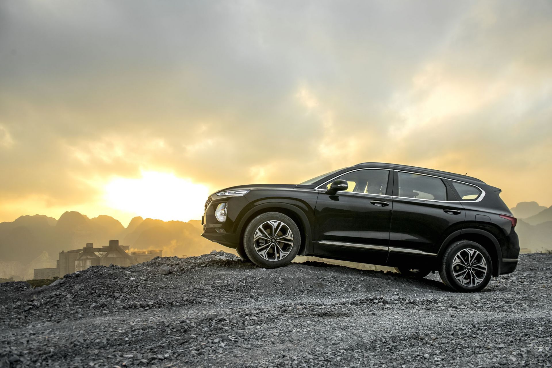 Thiết kế của xe Hyundai Santa Fe 2019 giúp xe có thể chạy các địa hình khó