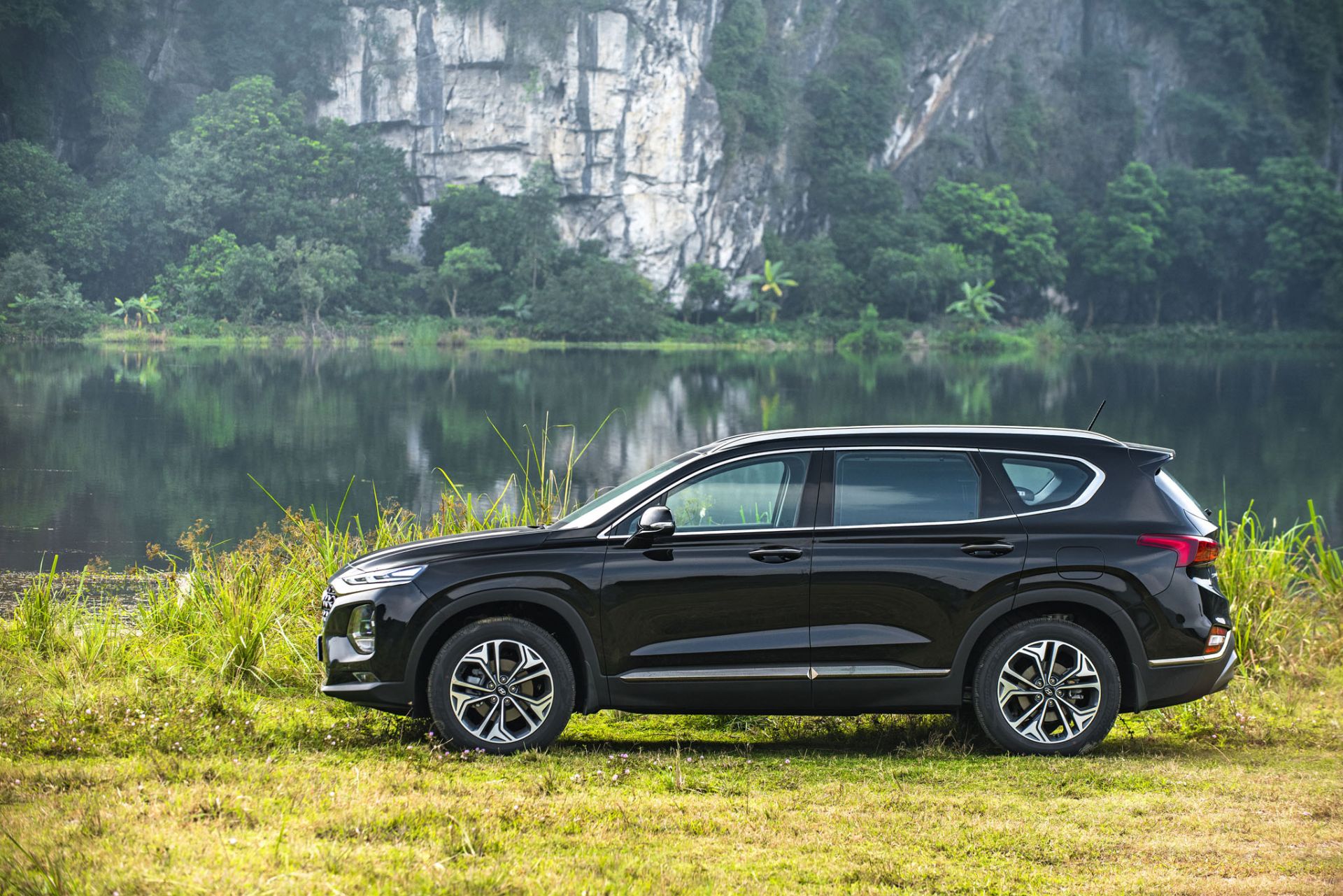 Thiết kế hông xe Hyundai Santa Fe 2019