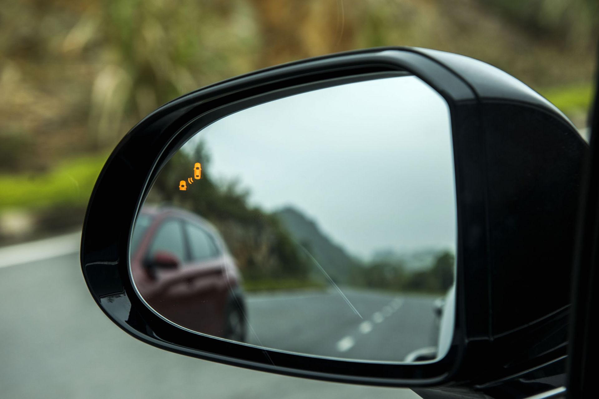 Gương chiếu hậu tích hợp cảnh báo điểm mù