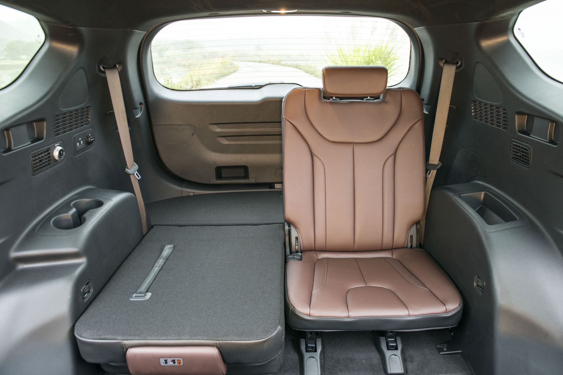 Hàng ghế thứ 3 xe Hyundai Santa Fe 2019