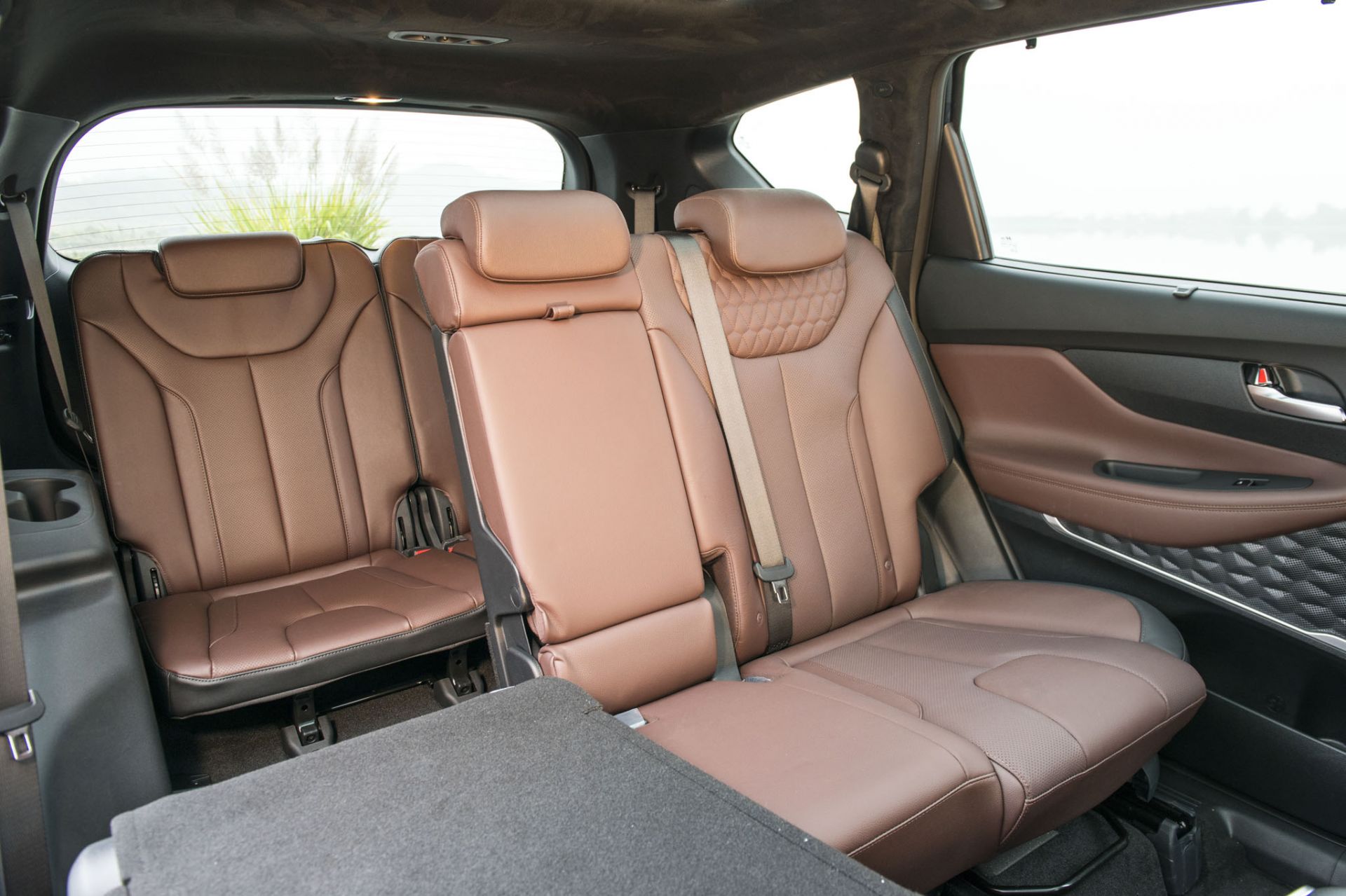Hàng ghế thứ 2 xe Hyundai Santa Fe 2019