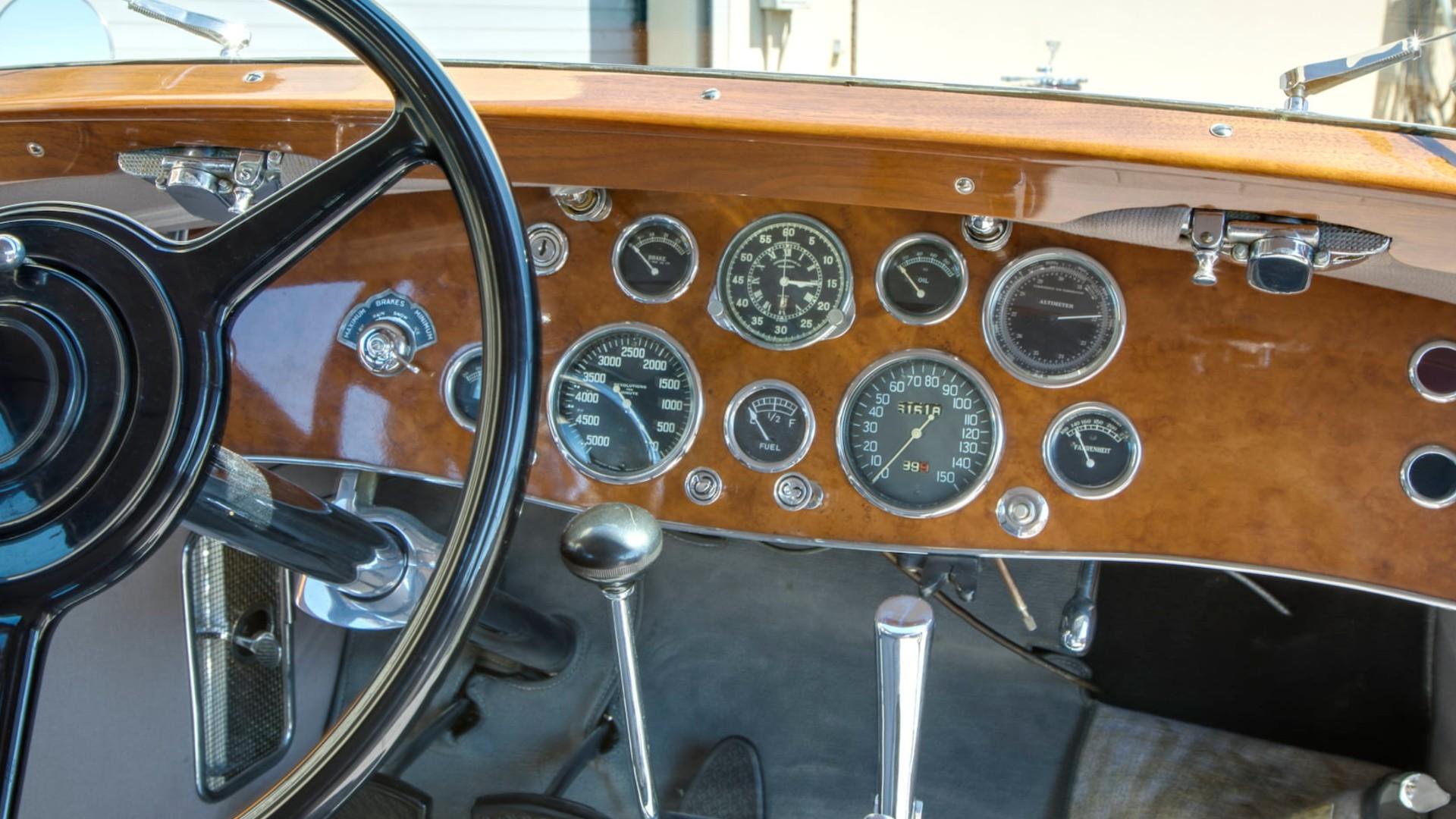 Nội thất bảng đồng hồ xe Duesenberg Model J 