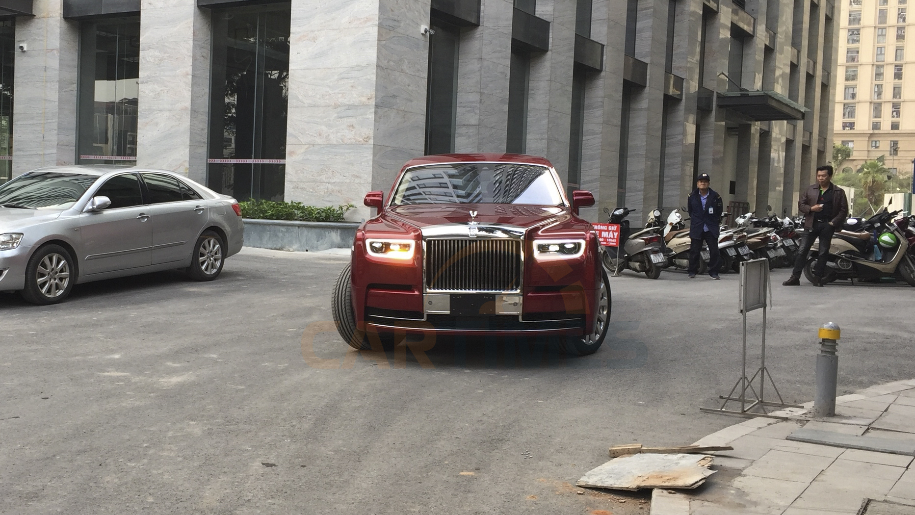 Đây là chiếc xe Rolls-Royce Phantom VIII đầu tiên tại Việt Nam