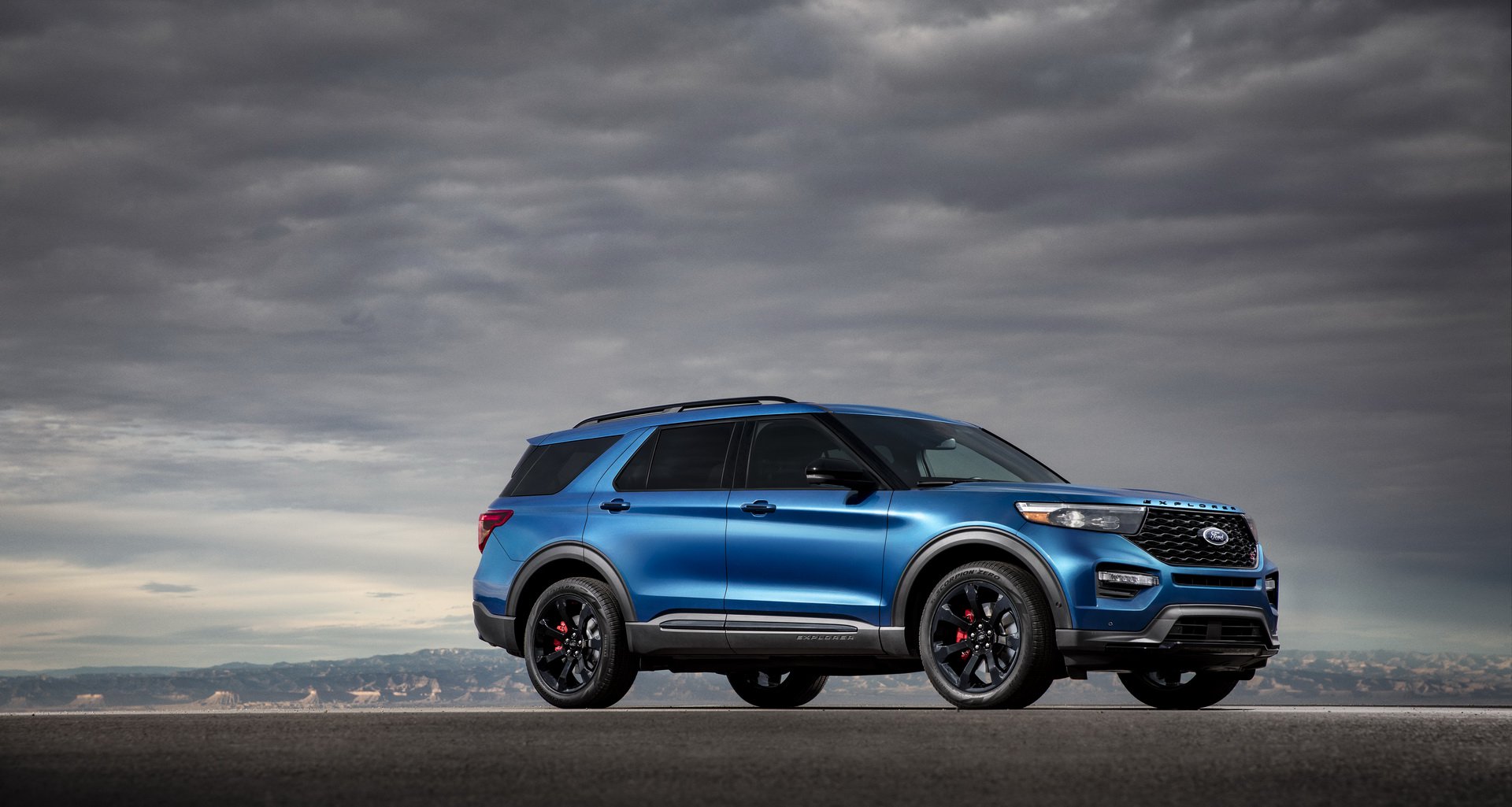 Ngoại thất của xe Ford Explorer 2020 ST được tinh chỉnh