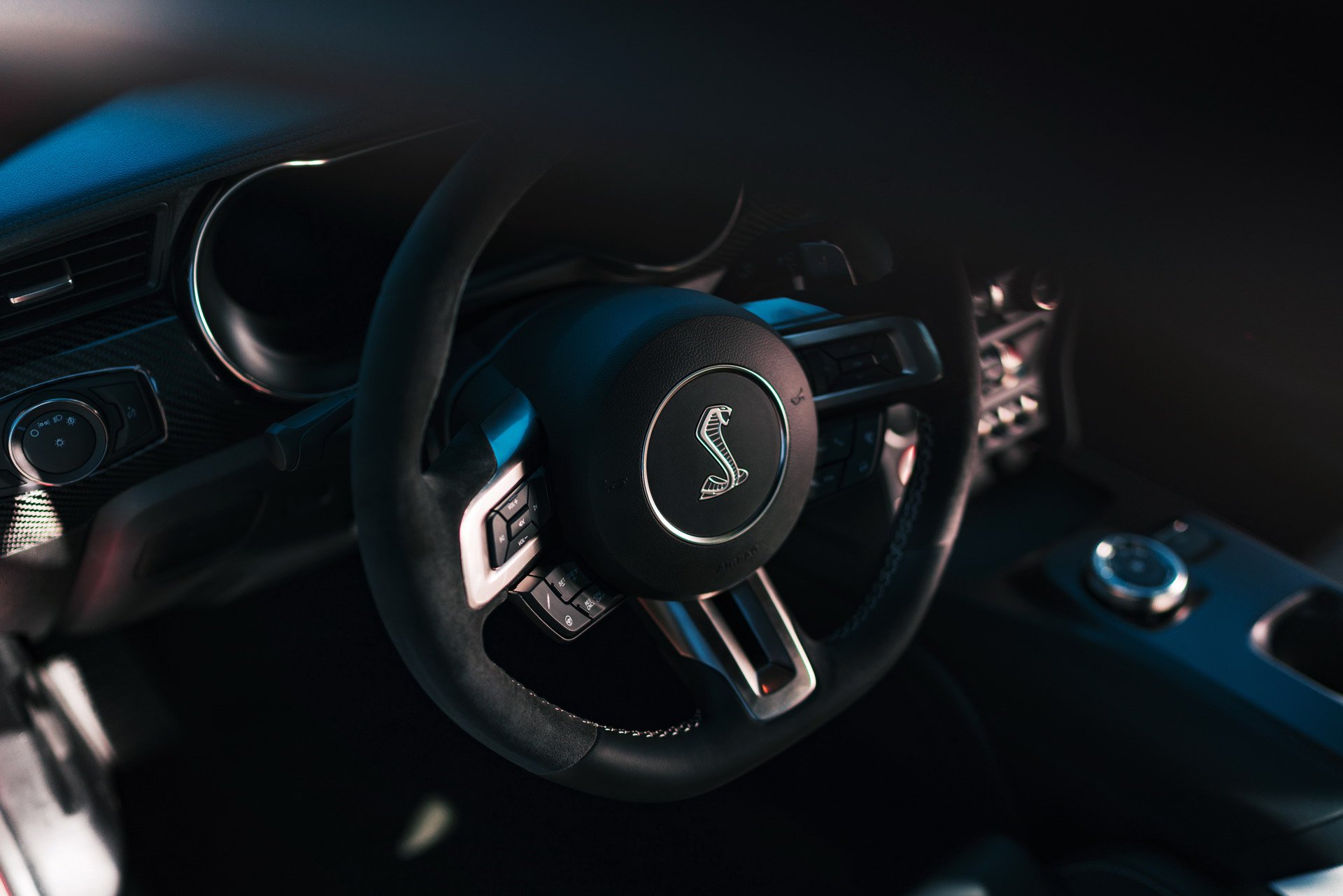 Vô lăng xe Ford Mustang Shelby GT 500