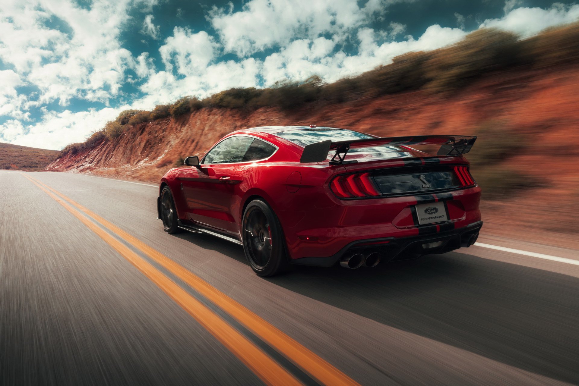 Thiết kế đuôi xe Ford Mustang Shelby GT 500
