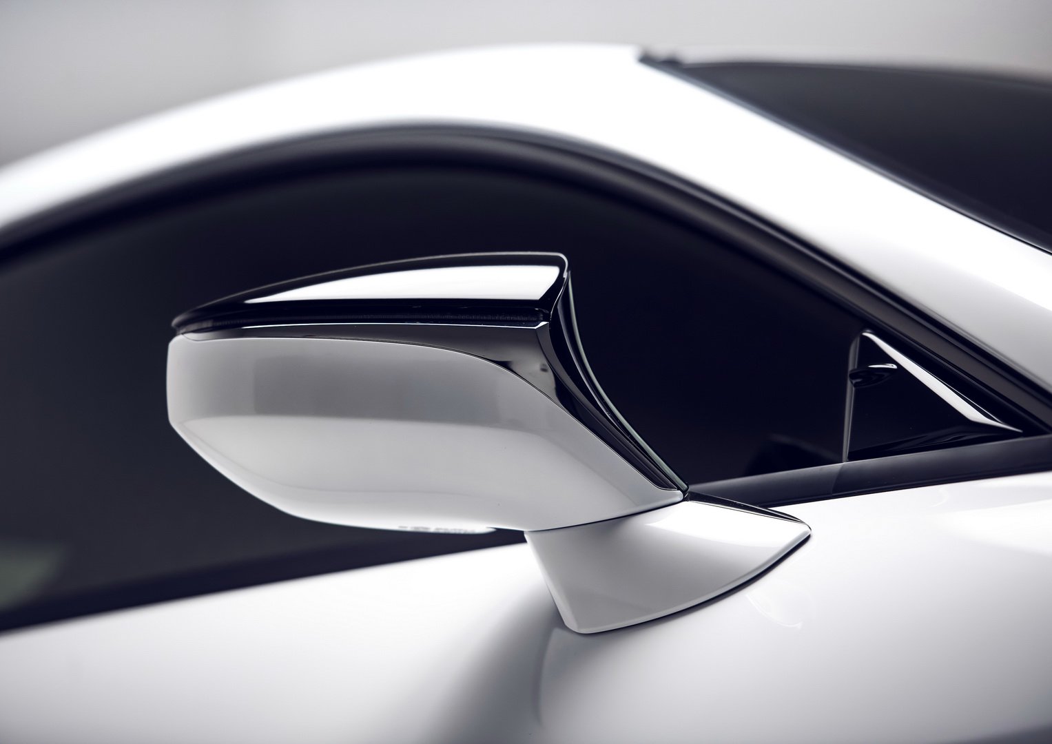 Thiết kế gương chiếu hậu xe Lexus RC F 2020