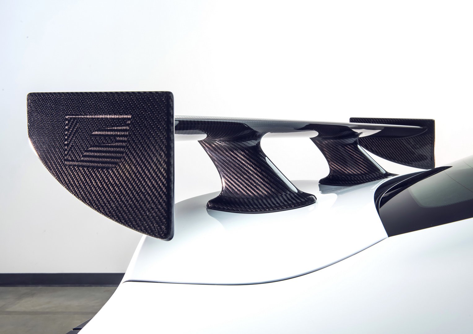 Thiết kế cánh gió xe Lexus RC F 2020