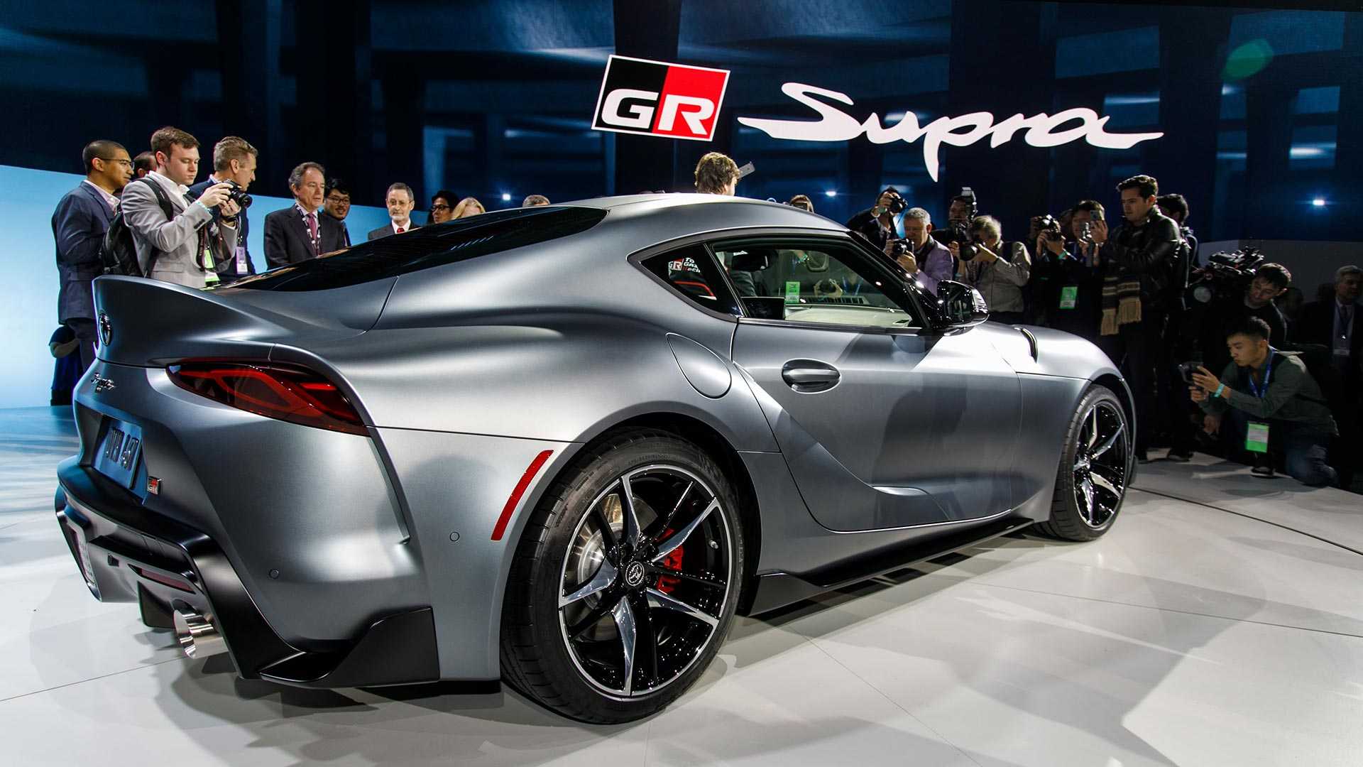 Thiết kế bên hông xe Toyota Supra