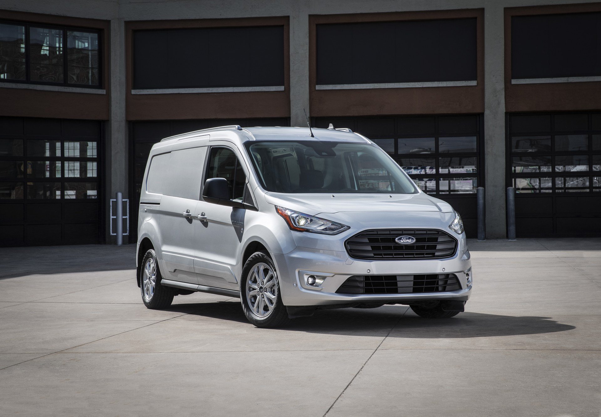 Ford sẽ sản xuất xe bán tải và xe tải thương mại cho cả 2 hãng