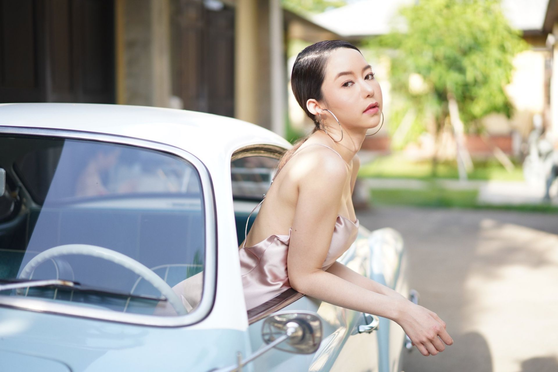 Người đẹp và xe