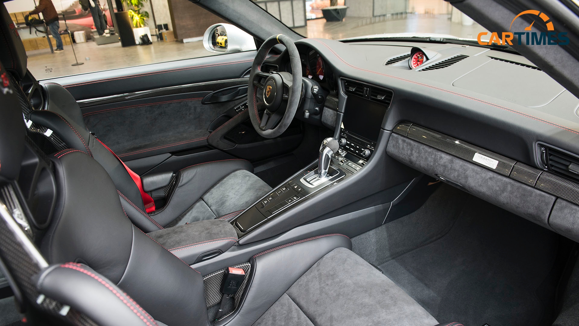 Thiết kế cabin xe Porsche 911 GT2 RS