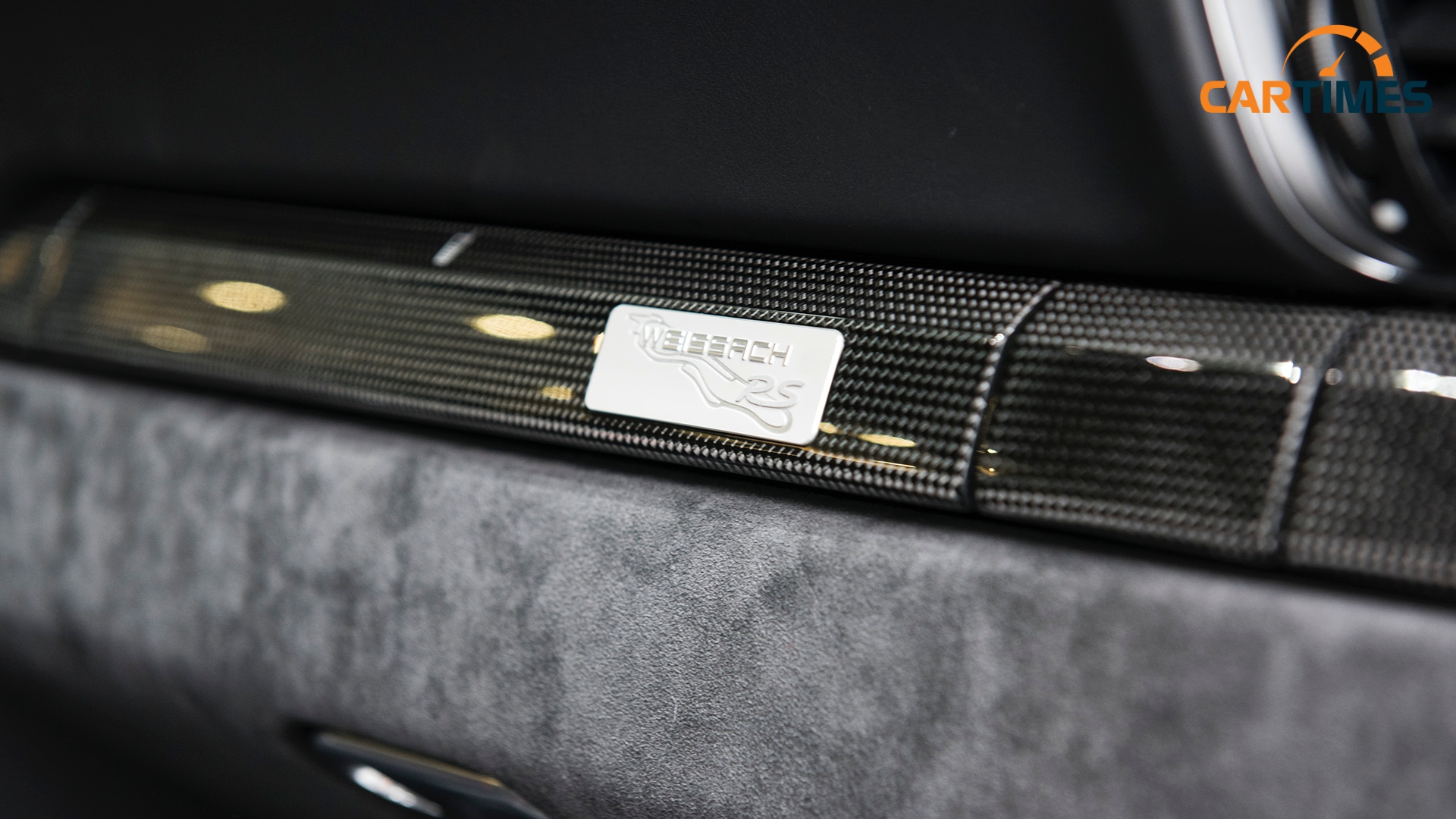 Ốp táp lô xe Porsche 911 GT2 RS