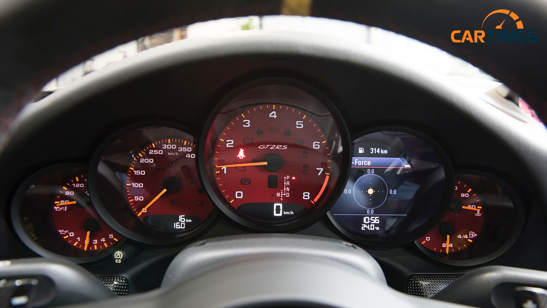 Thiết kế đồng hồ hiển thị trên xe Porsche 911 GT2 RS