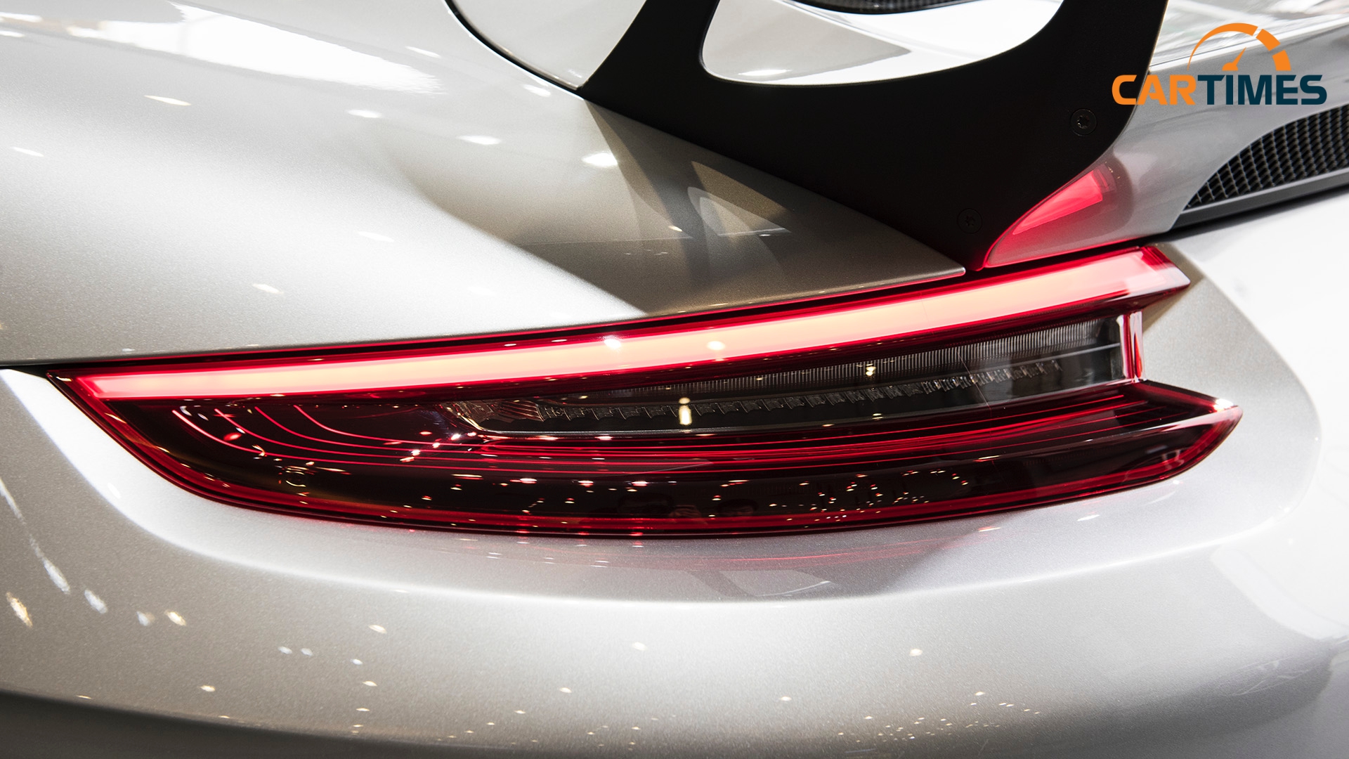 Thiết kế đèn hậu trên xe Porsche 911 GT2 RS